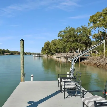 Charming Fishing Cabin Has It All, Full Dock And Summer Kitchen, Access To Sups, Bikes, Beach Gear